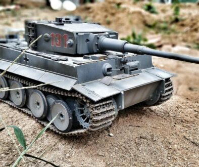 Who was the pilot with bazookas that led a tank battle?